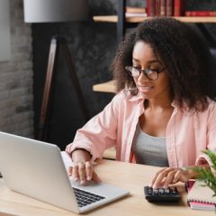 woman_investing_laptop.jpg