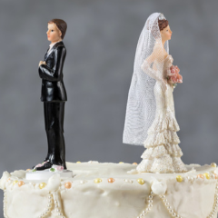 divorce_couple_wedding_cake.png