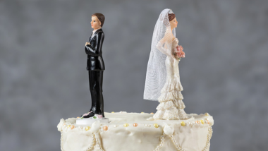 divorce_couple_wedding_cake.png